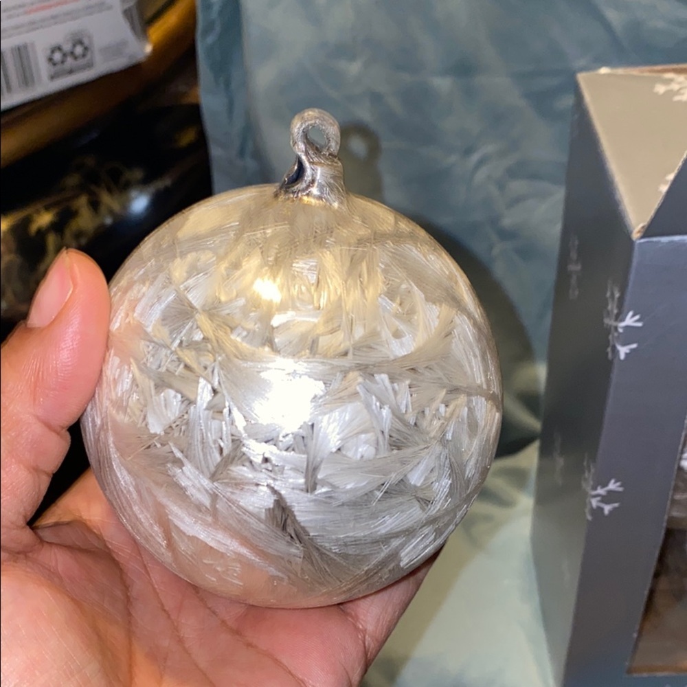 BX44 Vintage 5 Large Elegant Glass Holiday Ornaments - Silver - Picture 3 of 4